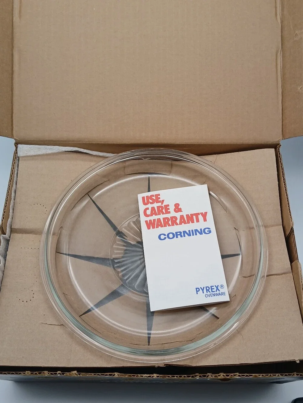 1991 Sculptured Pyrex 2-quart Casserole Dish